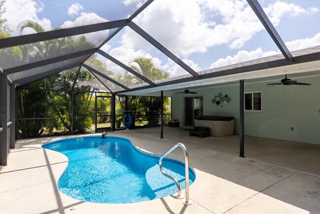 Building Photo - 153 Hourglass Dr