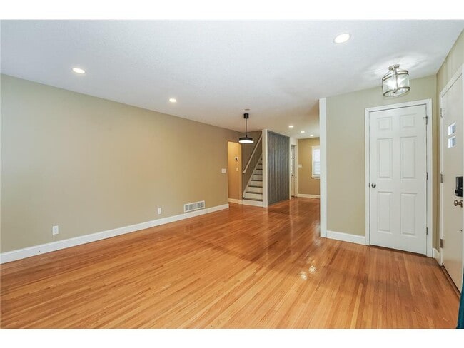 Building Photo - 5928 York Ave S