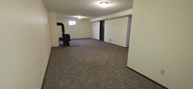 Building Photo - 3 Bedroom 2 Bath with Garage! South by Bat...