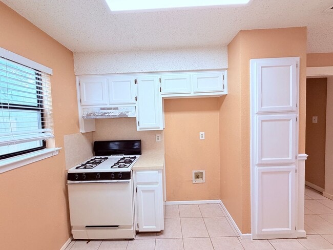 Building Photo - 6503 Columbia Oaks Ct