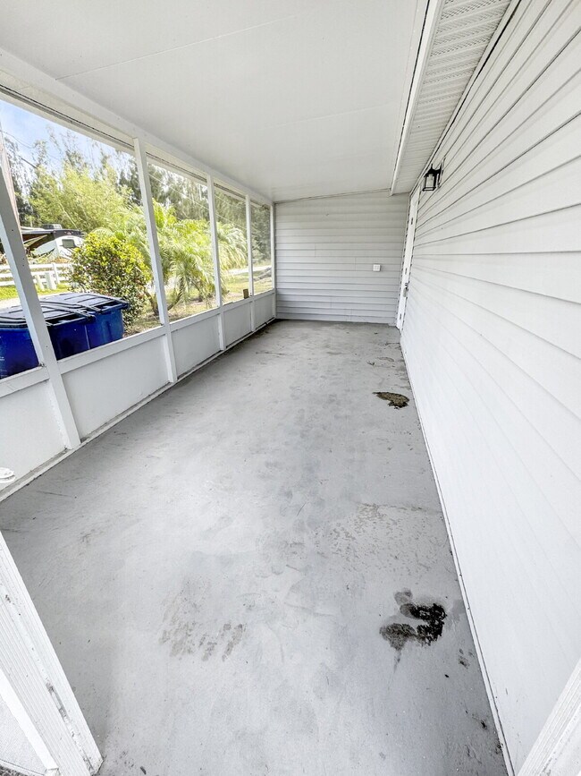 Building Photo - 15206 Stringfellow Rd