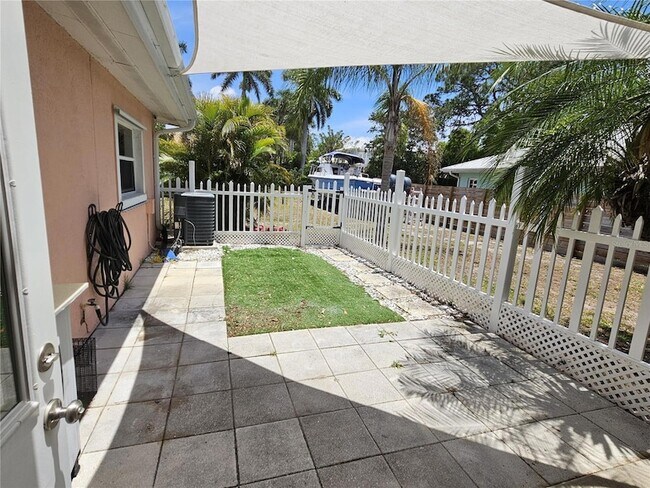 Building Photo - 341 Bayshore Dr