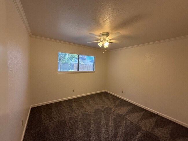 Building Photo - 4-bedroom single story in East Modesto!