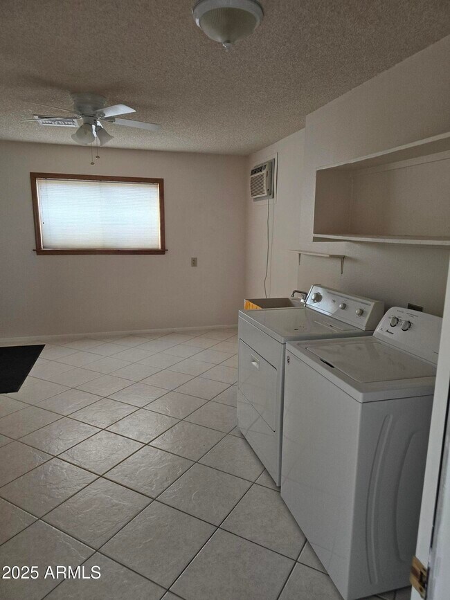 Building Photo - 9714 W Mockingbird Dr