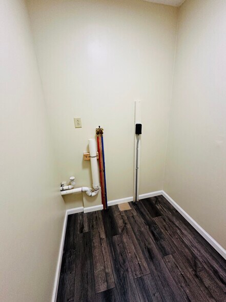 Building Photo - 121 Lincoln Ct