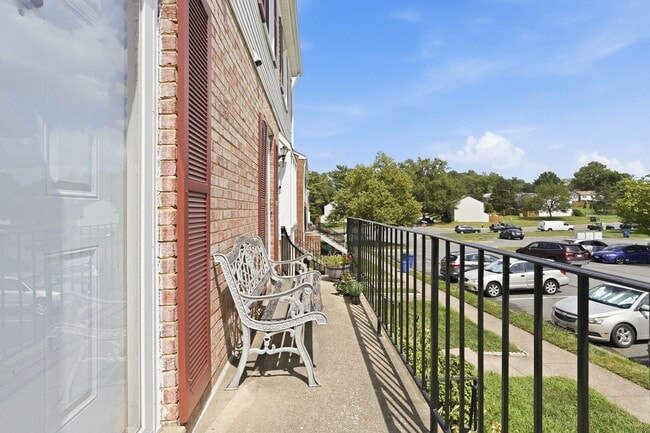 Building Photo - 1042B Margate Ct