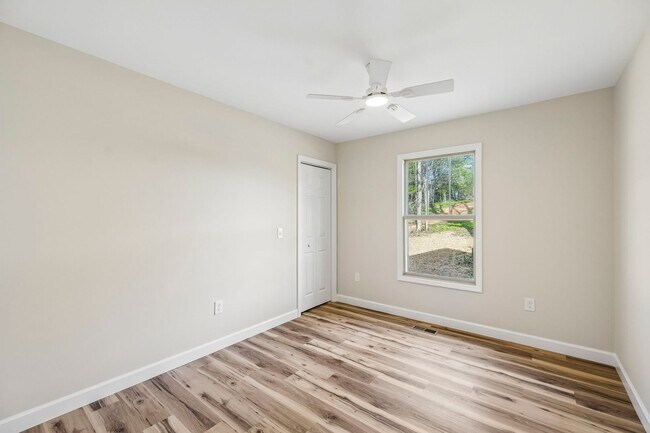 Building Photo - 211 Majestic Dr