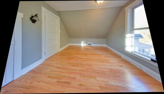 Building Photo - This classic 3 bedroom 2 bath Webster home features a front porch, large deck off the kitchen for...