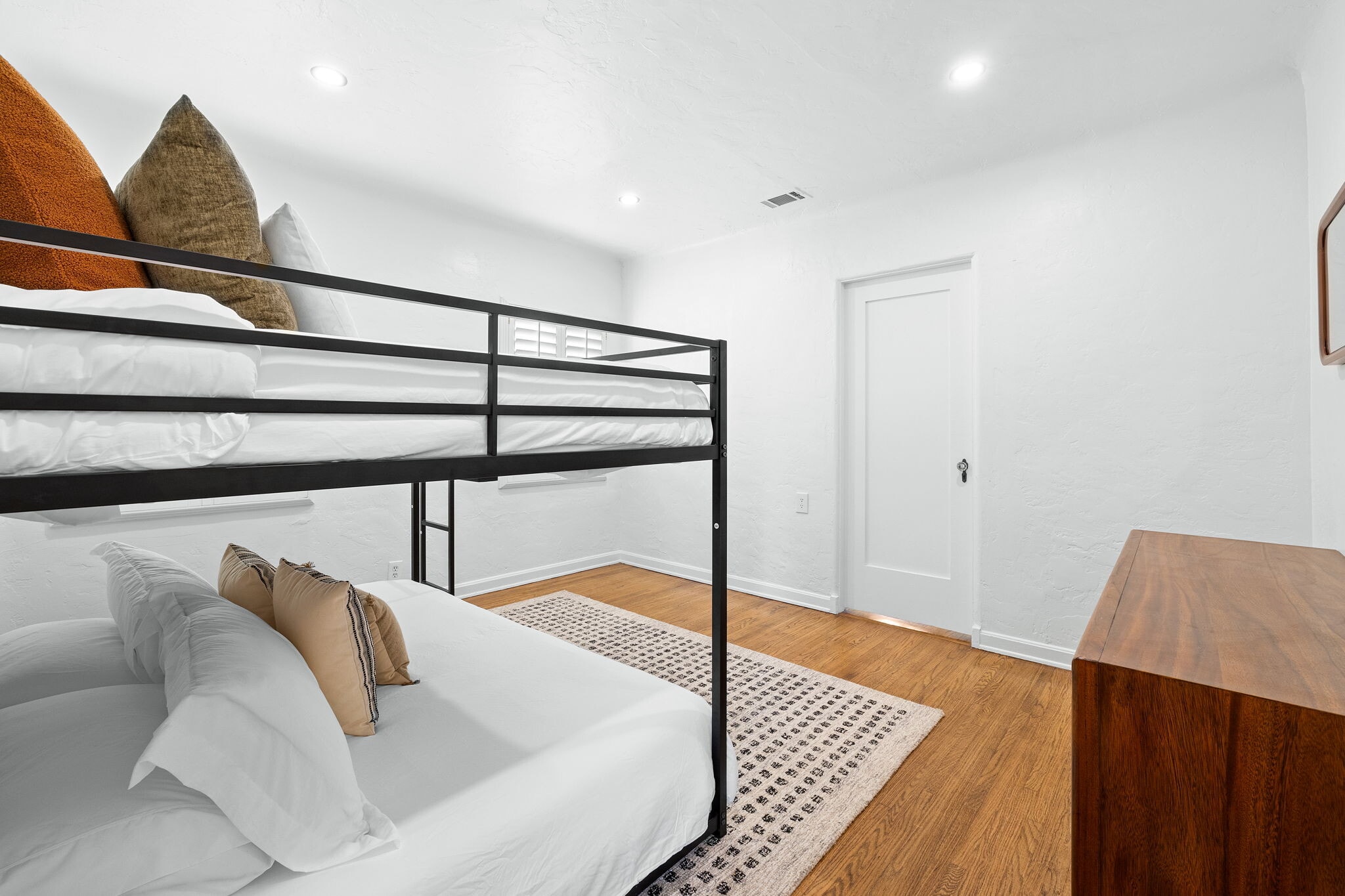 Building Photo - 3758 Gaviota Ave