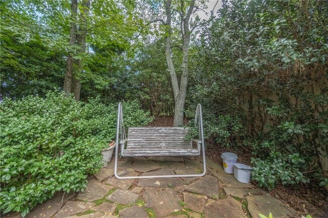 Building Photo - 530 Saddlebrook Dr