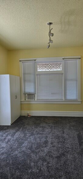 Building Photo - 1057 S 900 E