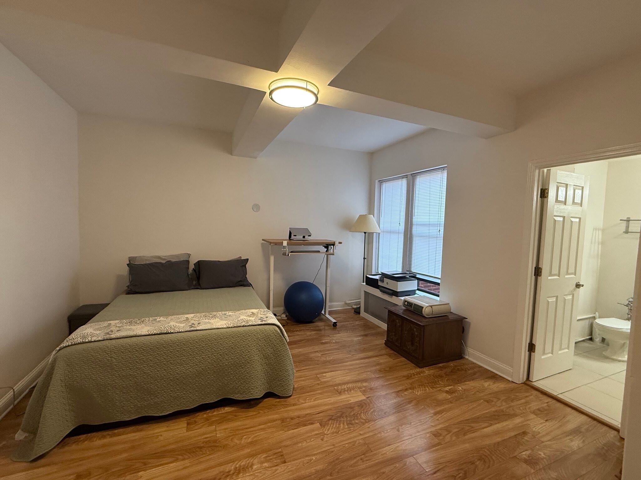 Building Photo - 5300 S Shore Dr