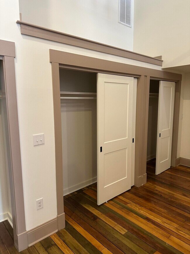 Building Photo - 307 W Main St