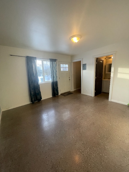 Building Photo - 15840 W Hess Ln