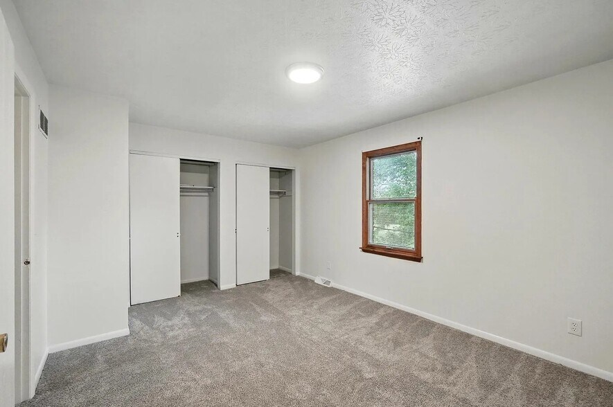 Bedroom 2 - 263 N Ashbrook Cir