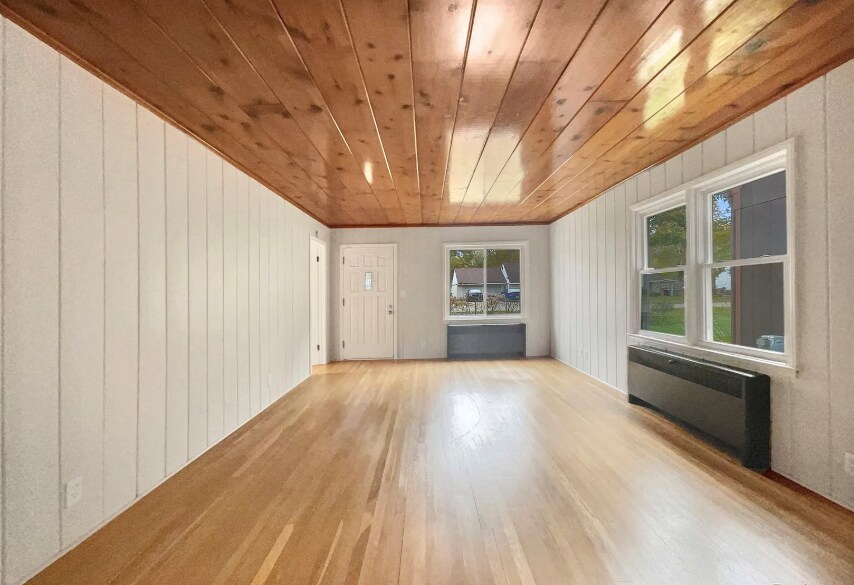 Building Photo - 6441 Crest Dr