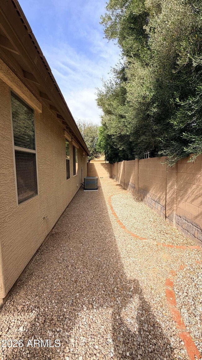 Building Photo - 2739 E Canyon Creek Dr