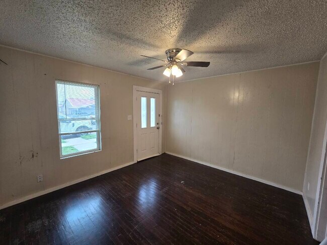 Building Photo - 100 S Fairmont St