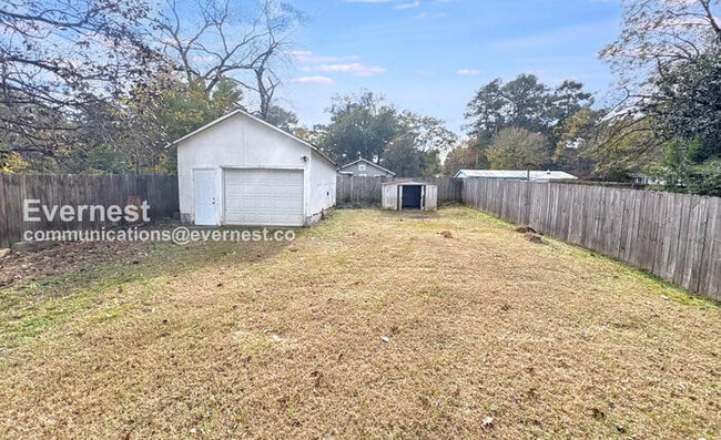 Building Photo - Limited Time Special Offer - Split your security deposit payment.  3 Bed/1 Bath Home with Fenced ...