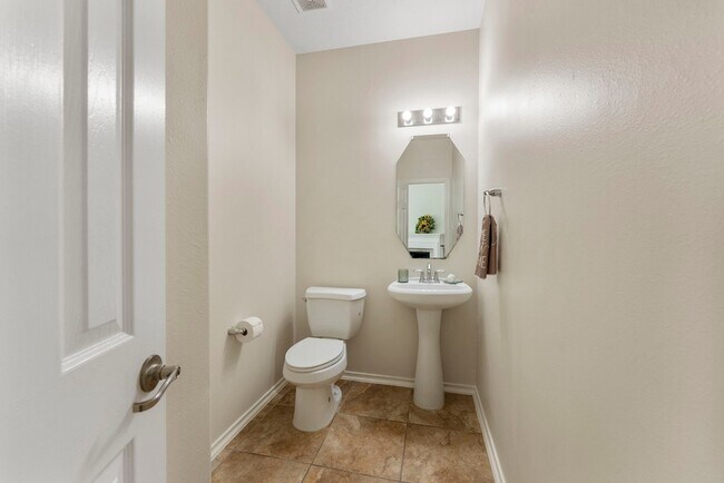 Building Photo - 17815 Misty Pond Ct