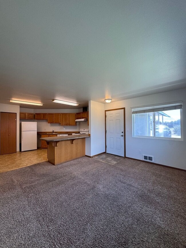 Building Photo - 907 E White Birch Ave