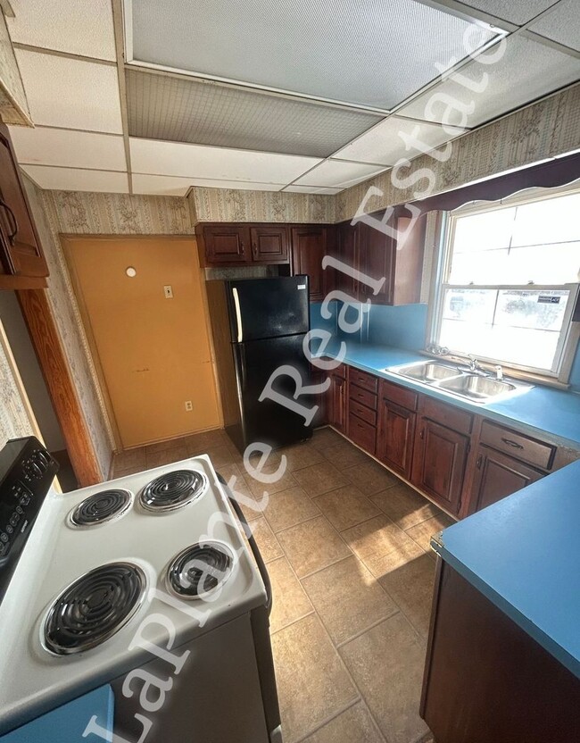 Building Photo - Spacious 3 Bedroom Home for Rent in East Toledo