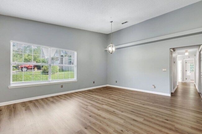 Building Photo - NE Tallahassee Townhome with Community Pool