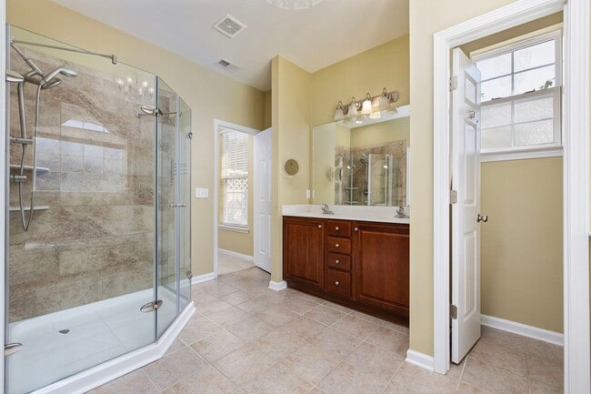 Building Photo - Coastal Living in a Quiet Community