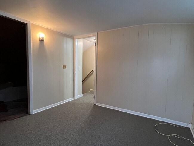 Building Photo - Charming Updated Cape Cod with several amenities!