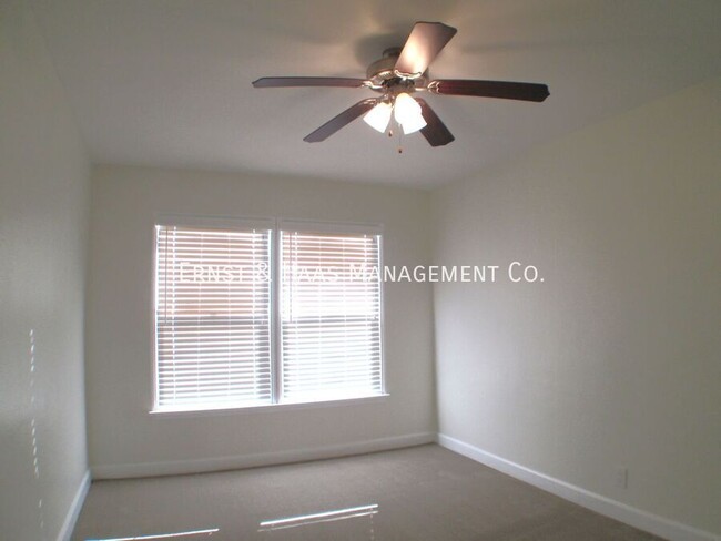 Building Photo - Lovely 1 Bedroom Apartment in Prime Bixby ...