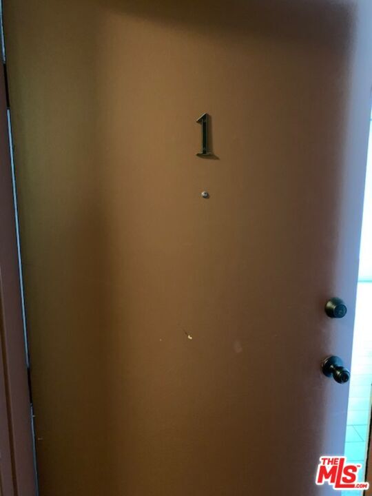 Building Photo - 922 N Hudson Ave