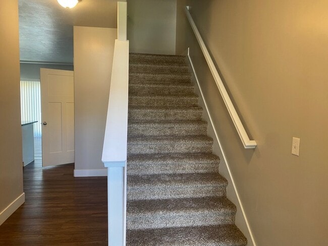 Building Photo - 847 Gleneagle Ct