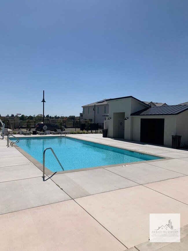 Building Photo - 490 W Mahogany Ln