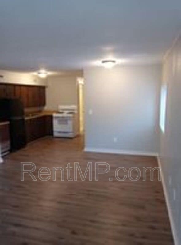 Building Photo - 1021 E Broadway St