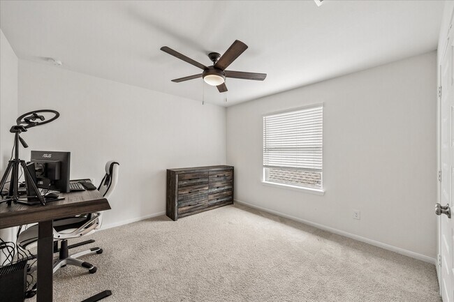Building Photo - 1189 Bluebonnet Trl