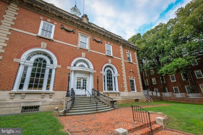 Building Photo - 149 Main St