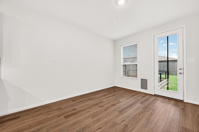 Building Photo - 12602 Blue Jay Dr