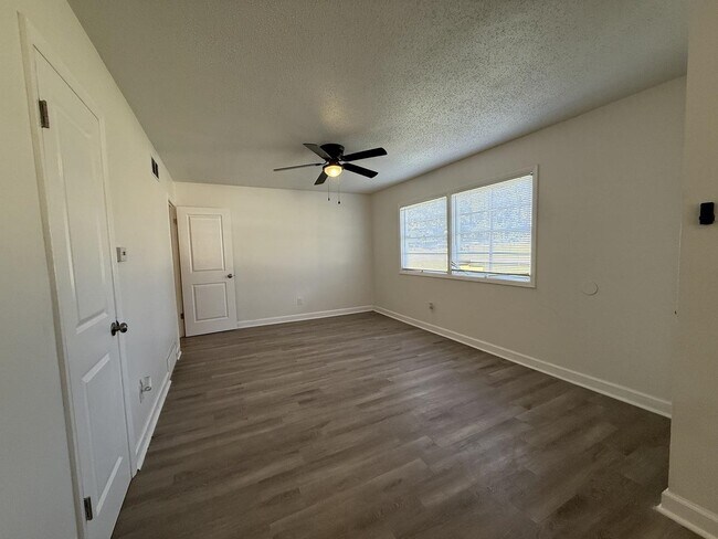 Building Photo - 4900 Berta Rd