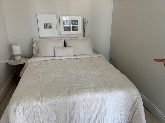 Building Photo - 5401 Collins Ave