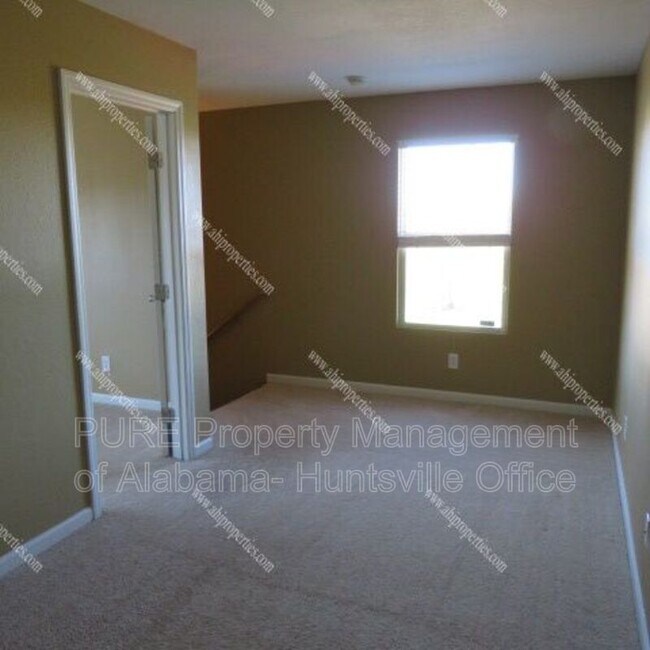 Building Photo - 3312 Lakeland Dr SW