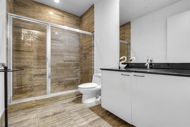 Building Photo - 16001 Collins Ave