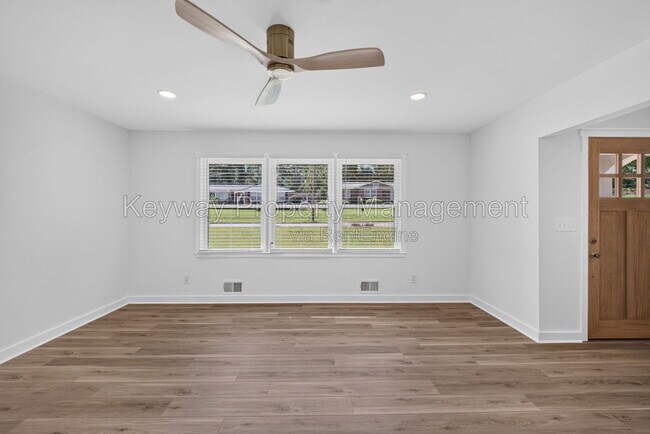 Building Photo - 3007 Stratford Dr