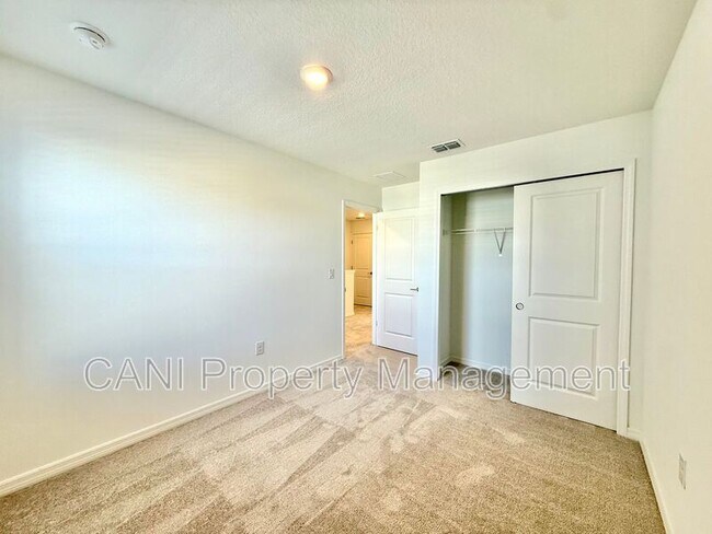 Building Photo - 212 Riverfront Wy