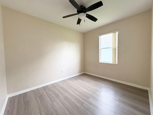 Building Photo - 10190 Granite Bay Dr