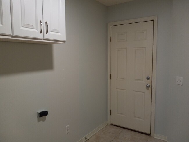 Building Photo - Large 3/2 Family Home that is Conveniently located off Blue Angel PKWY