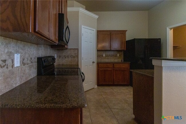 Building Photo - 217 Pointer St