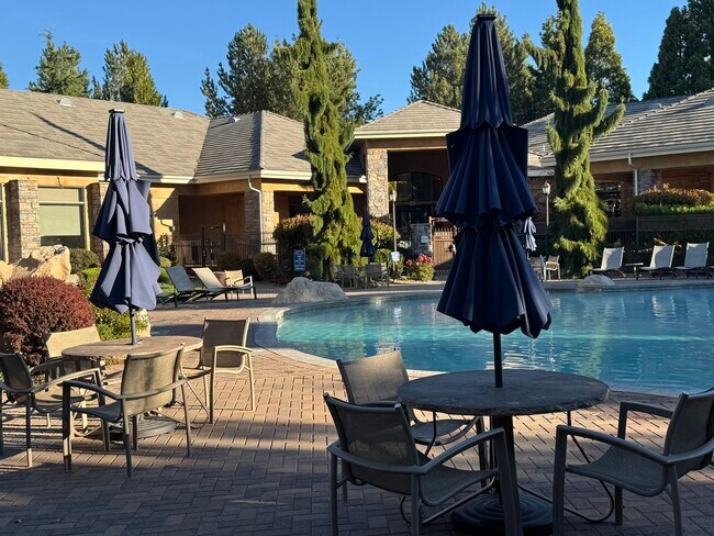 Building Photo - 900 S Meadows Pky