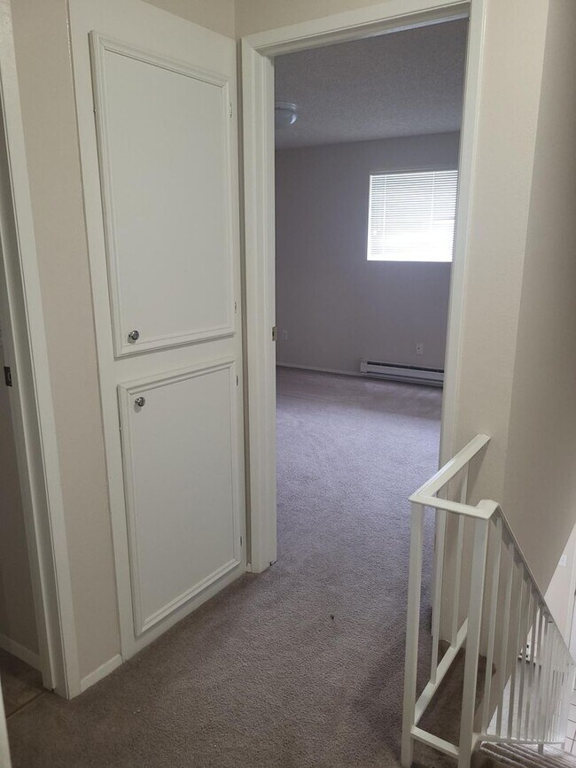 Building Photo - Watts-8309 Villa