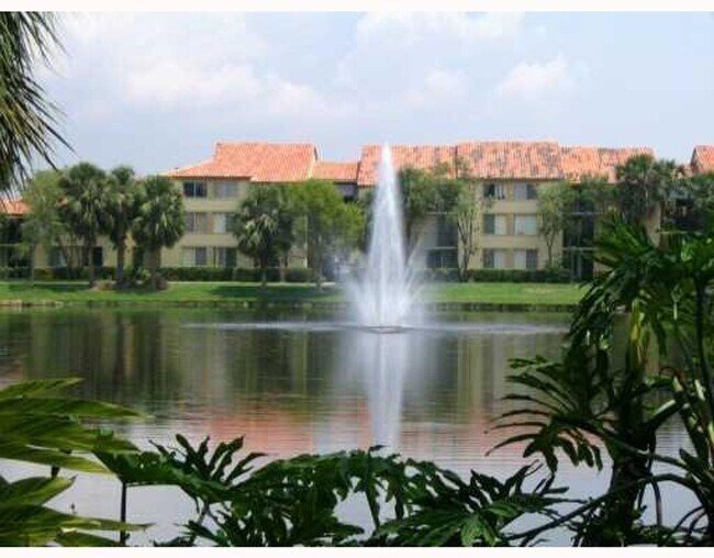 Building Photo - 2Bed/2Bath Condo in Prime Location