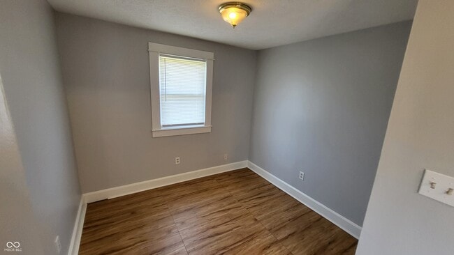 Building Photo - 2310 N Kenwood Ave